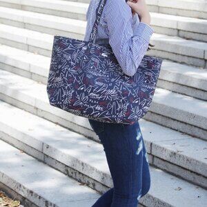 Lacoste Anna Reversible Tote Bag NF2402A – Versatile Elegance